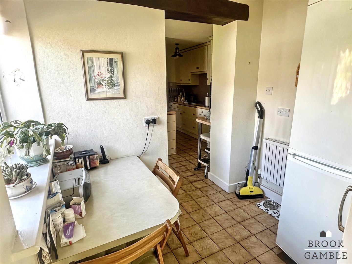 2 Bedroom House. Church Street in Eastbourne,  14